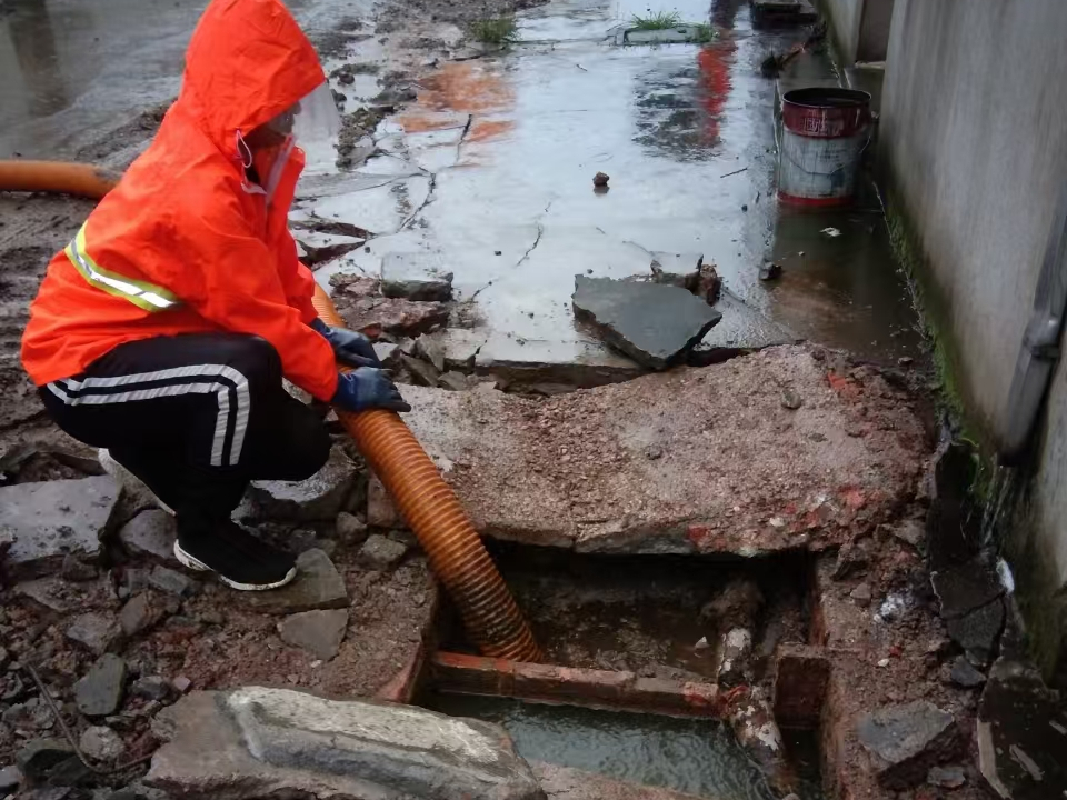 登封专业清理污水池 炜誉市政以规范流程守护城市 “肠道”