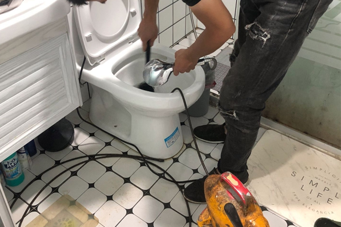 登封马桶堵塞自己疏通还是找师傅?专业上门服务让你省时更省心
