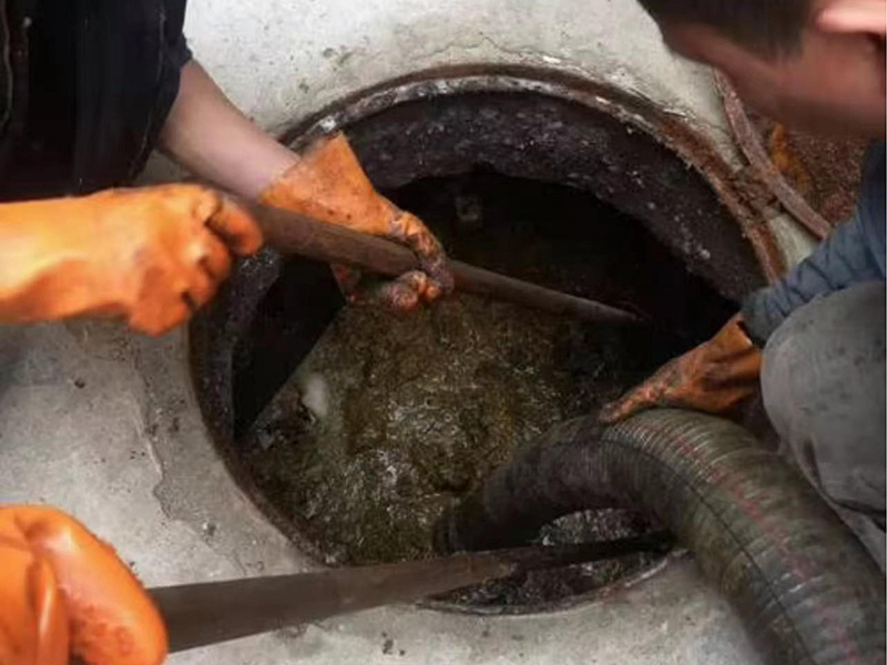 登封清理化粪池时如何避免沼气的危害?